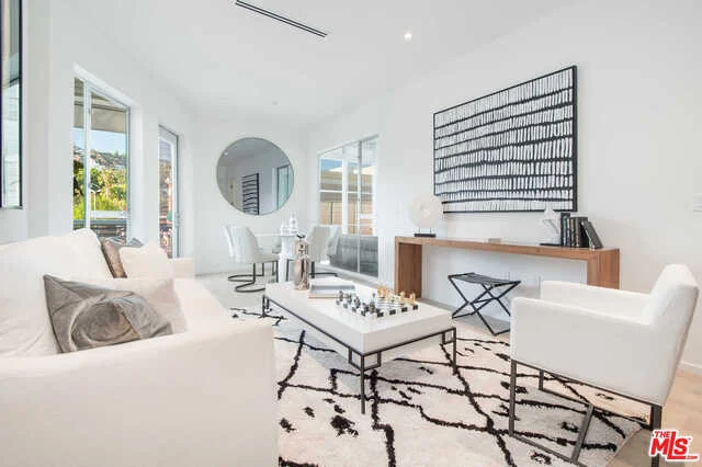 1030 Kings Road #302, West Hollywood, CA 90069