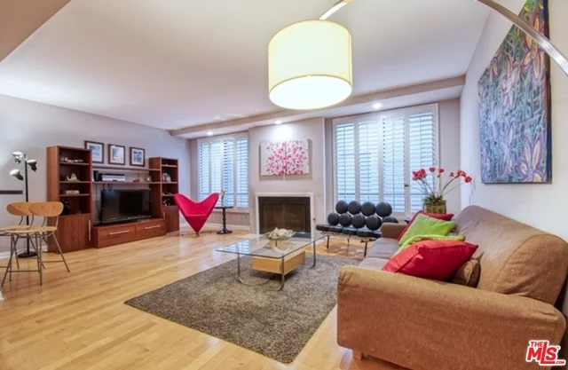 11733 Montana #206, Los Angeles, CA 90049