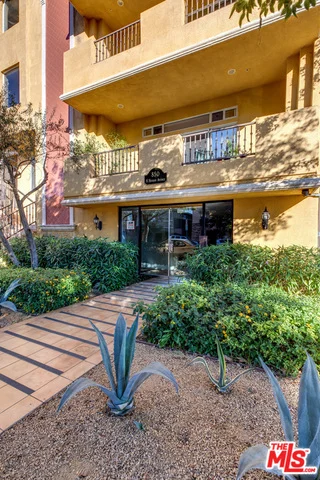 850 N Hudson Avenue 101, Los Angeles, CA 90038