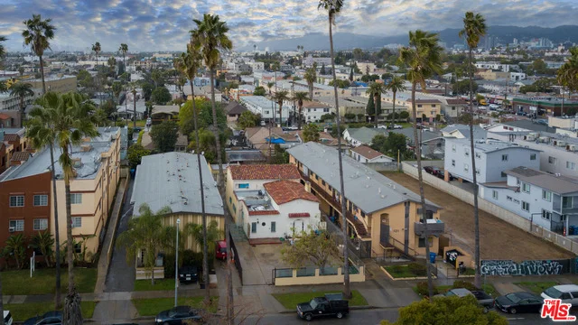 621 Normandie, Los Angeles, CA 90004