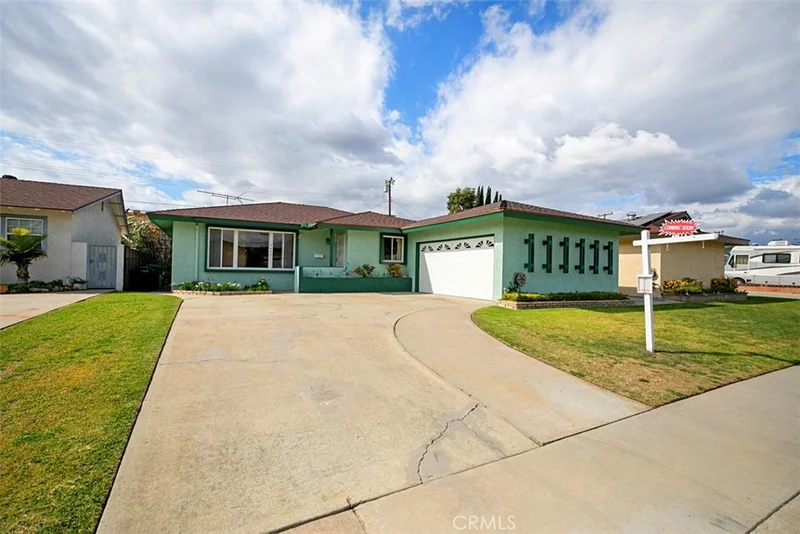 8455 Los Amores, Buena Park, CA 90620