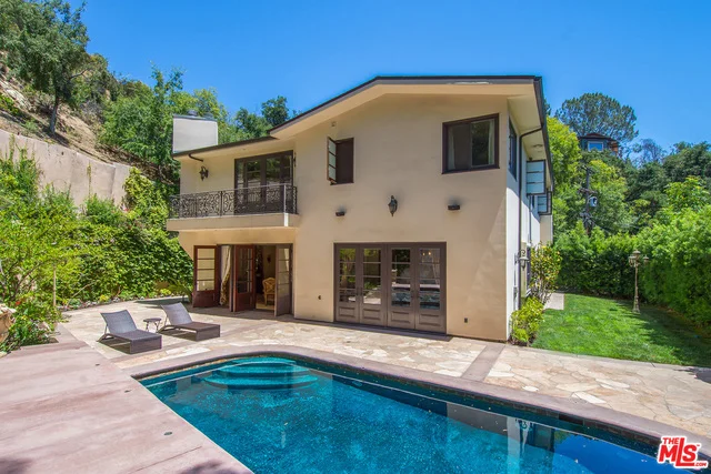 10375 Tupelo, Los Angeles, CA 90077