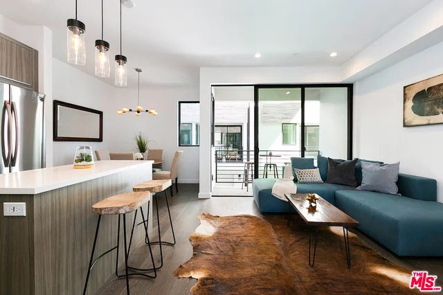 5160 Redondo, Los Angeles, CA 90019