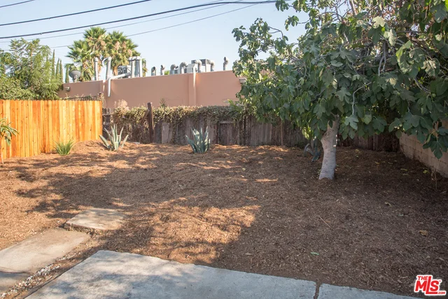 5516 Meridian, Los Angeles, CA 90042