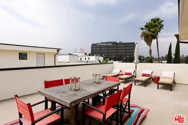 4615 Riverton, Los Angeles, CA 91602