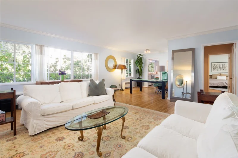 11901 Sunset #111, Los Angeles, CA 90049