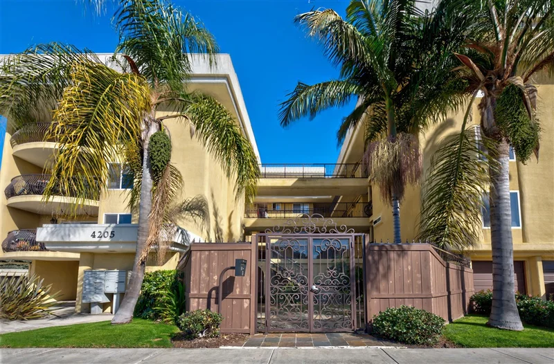 4205 Lamont St #19, San Diego, CA 92109