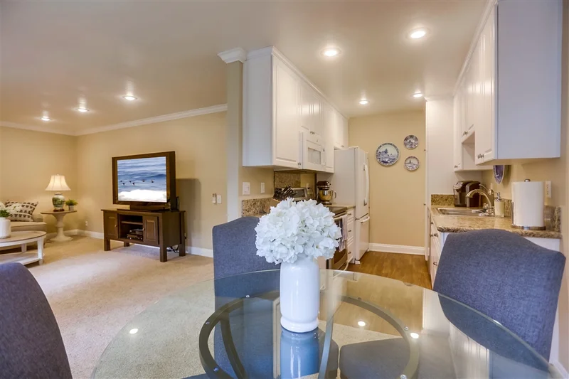 8528 Via Mallorca #D, La Jolla, CA 92037