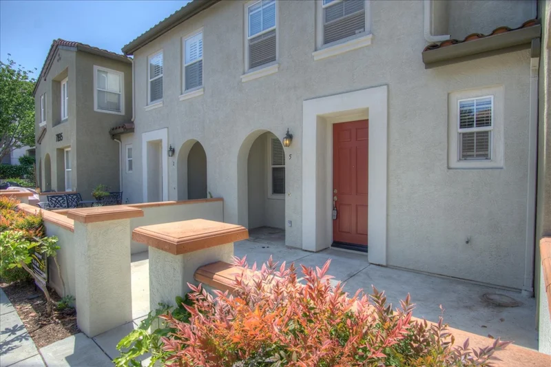 7895 Via Belfiore #5, San Diego, CA 92129