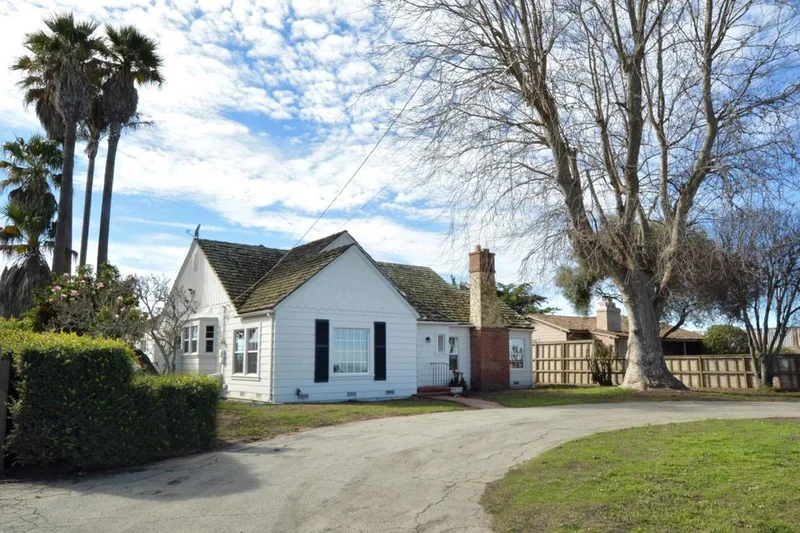 63 Hitchcock, Salinas, CA 93908