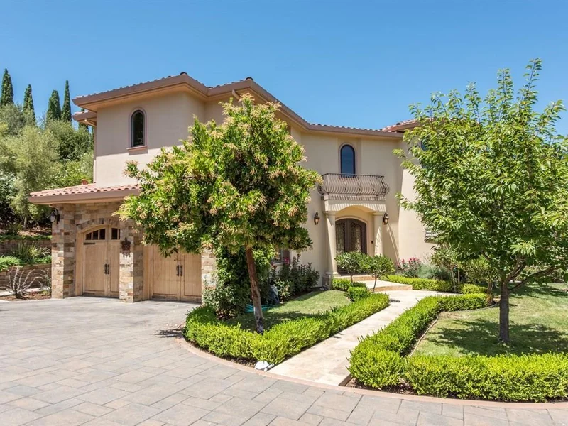 25721 La Lanne, Los Altos Hills, CA 94022