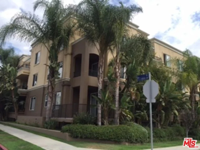 4568 1st #312, Los Angeles, CA 90004