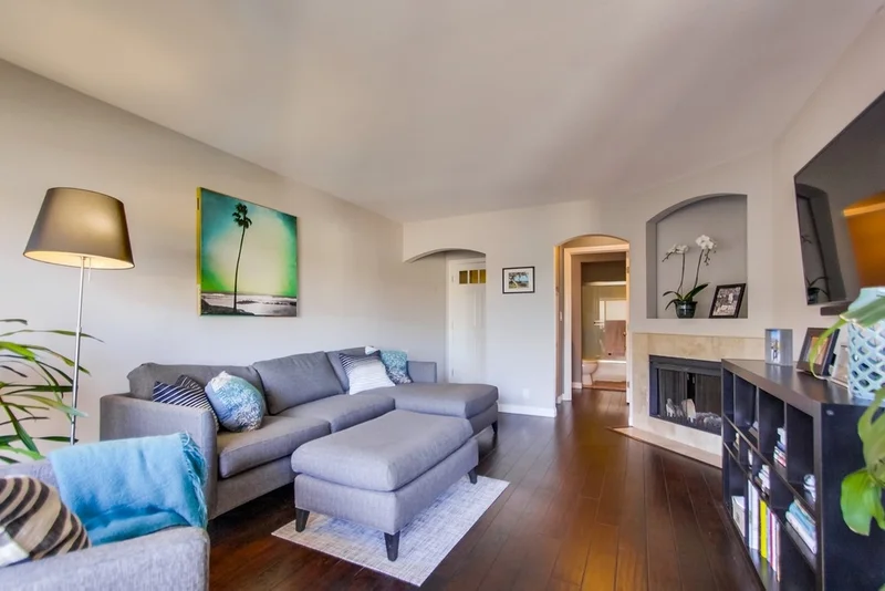 4205 Lamont #6, San Diego, CA 92109