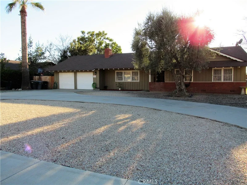 630 De Anza, San Jacinto, CA 92583
