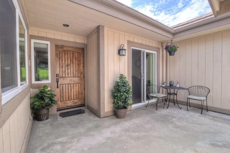 29827 Circle R Creek Lane, Escondido, CA 92026