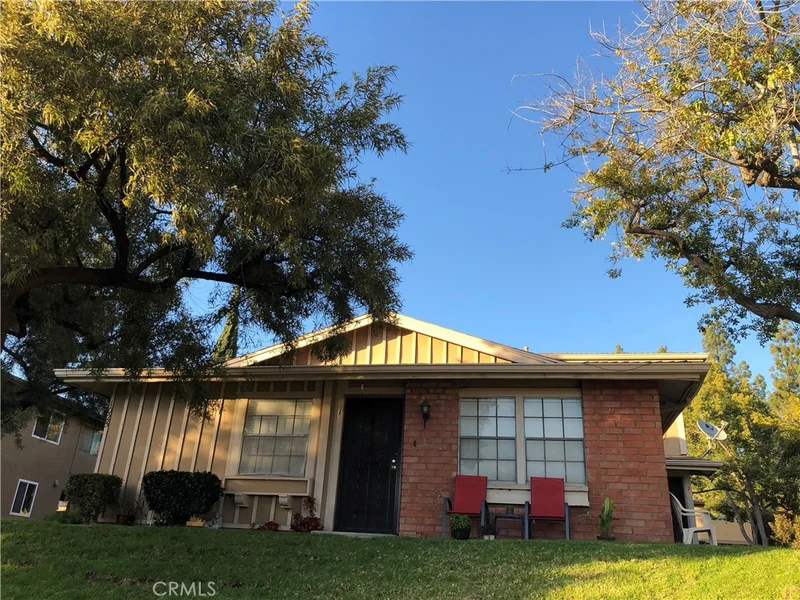 1025 Calle De La Luna #2, Azusa, CA 91702