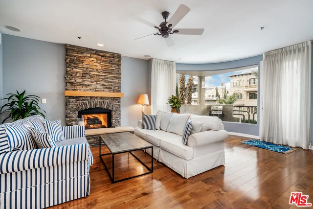 11743 Kiowa Avenue 201, Los Angeles, CA 90049