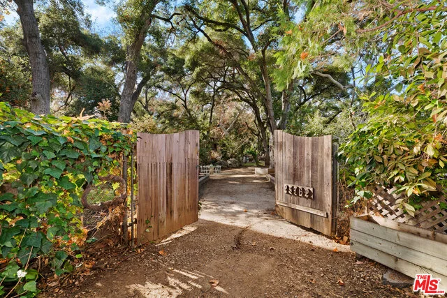 25762 Dark Creek Road, Calabasas, CA 91302