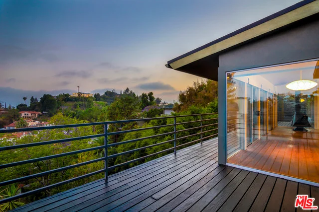 5520 Ridge Oak, Los Angeles, CA 90068