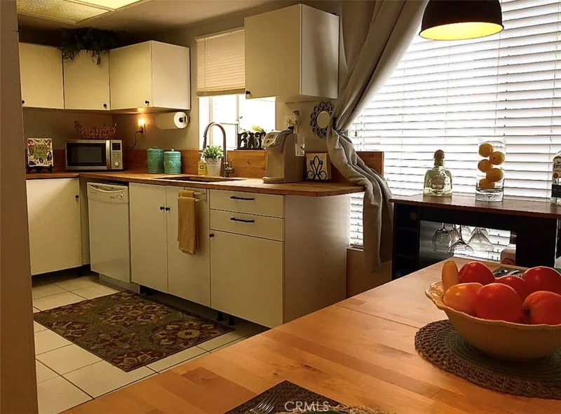 8760 Burnet #10, North Hills, CA 91343