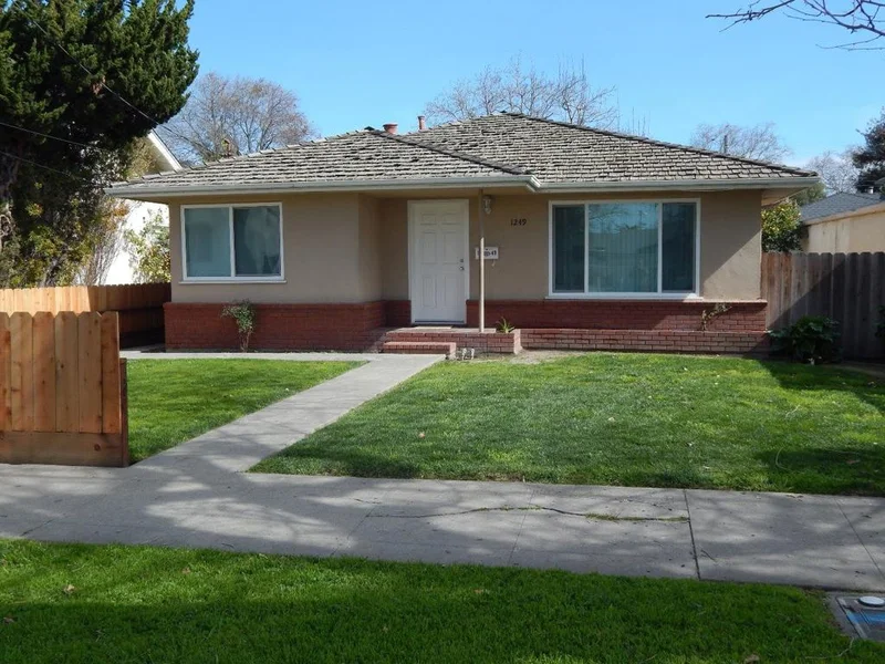 1249 Monterey, Hollister, CA 95023