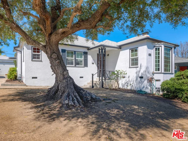 7815 Yorktown, Los Angeles, CA 90045