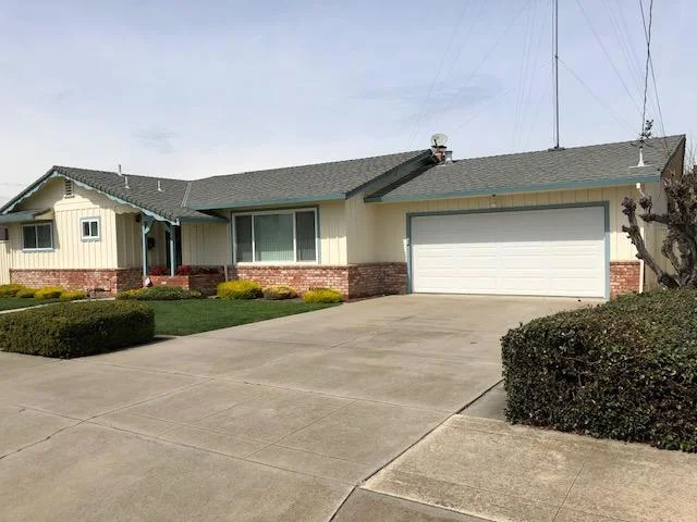 10 Bundeson, Hollister, CA 95023