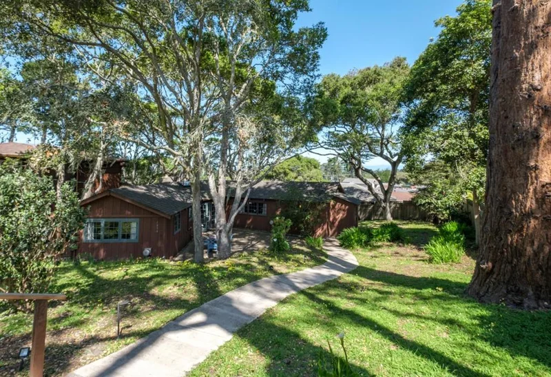 1034 Hillside, Pacific Grove, CA 93950