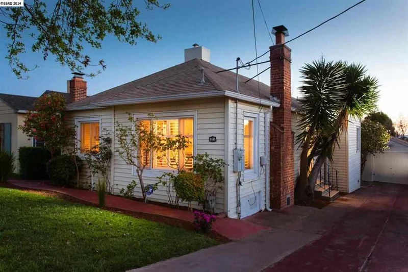 2533 Carmel St, Oakland, CA 94602-3049