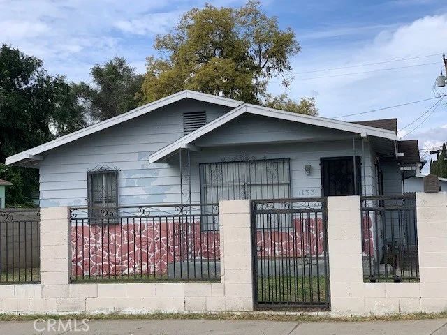1133 W Cubbon Street, Santa Ana, CA 92703