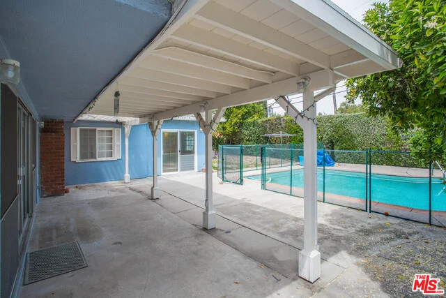23015 Mulholland, Woodland Hills, CA 91364