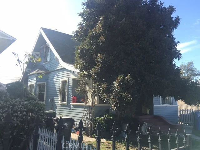 1008 49th, Los Angeles, CA 90011
