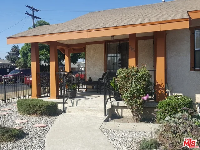 5523 Denker, Los Angeles, CA 90062