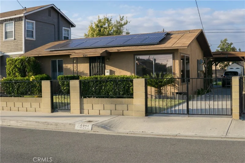 2525 Pomona, Santa Ana, CA 92704