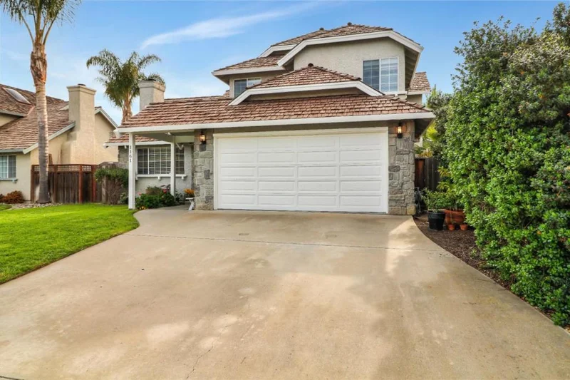 1161 Versailles, Hollister, CA 95023