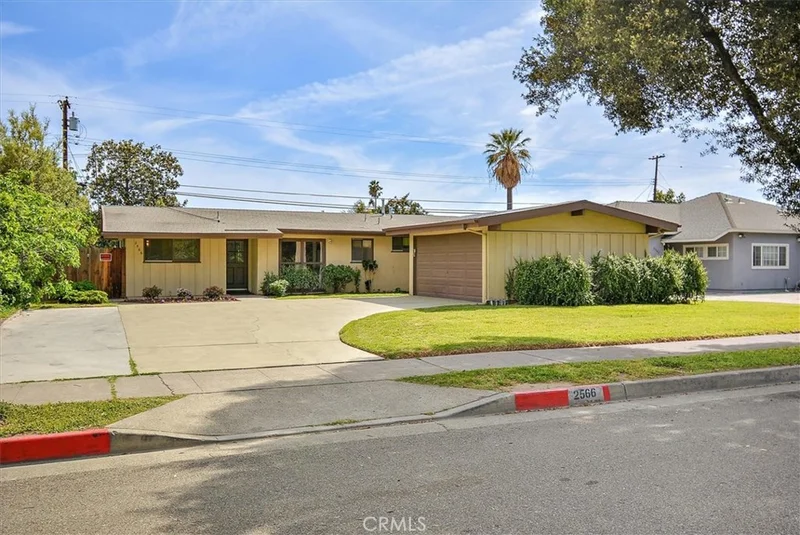2566 E. Chapman, Fullerton, CA 92831