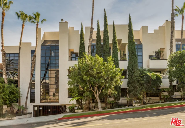 11636 Montana #109, Los Angeles, CA 90049