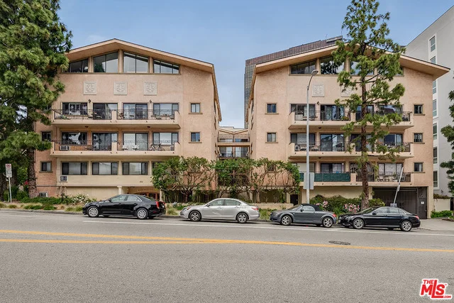 1154 Barrington #206, Los Angeles, CA 90049