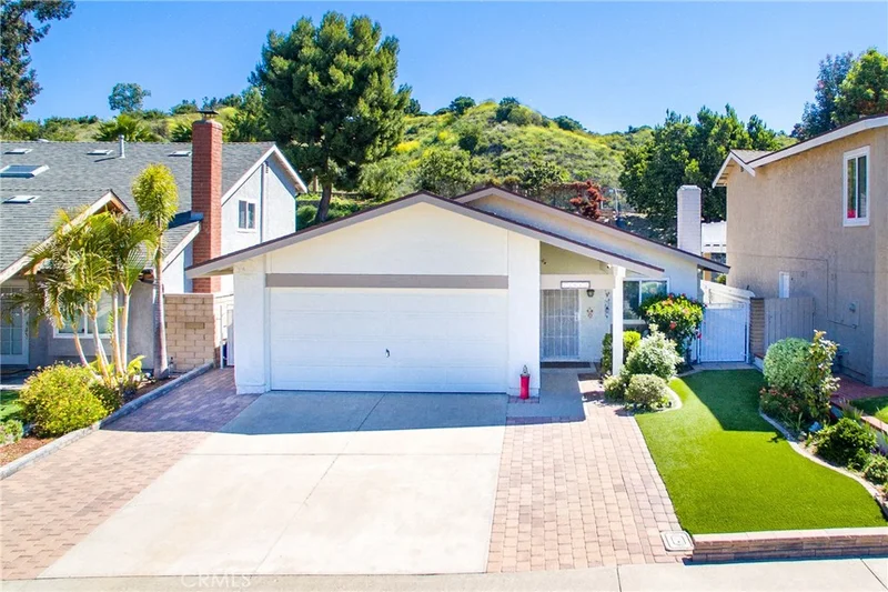 22662 Via Santiago, Mission Viejo, CA 92691