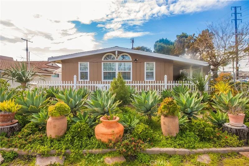 553 Fairhaven, Anaheim, CA 92801