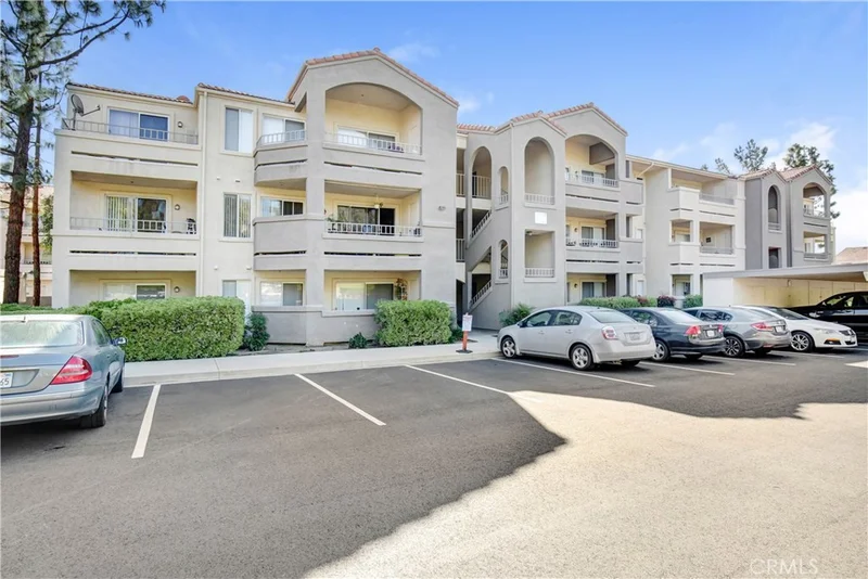 1020 La Terraza #206, Corona, CA 92879