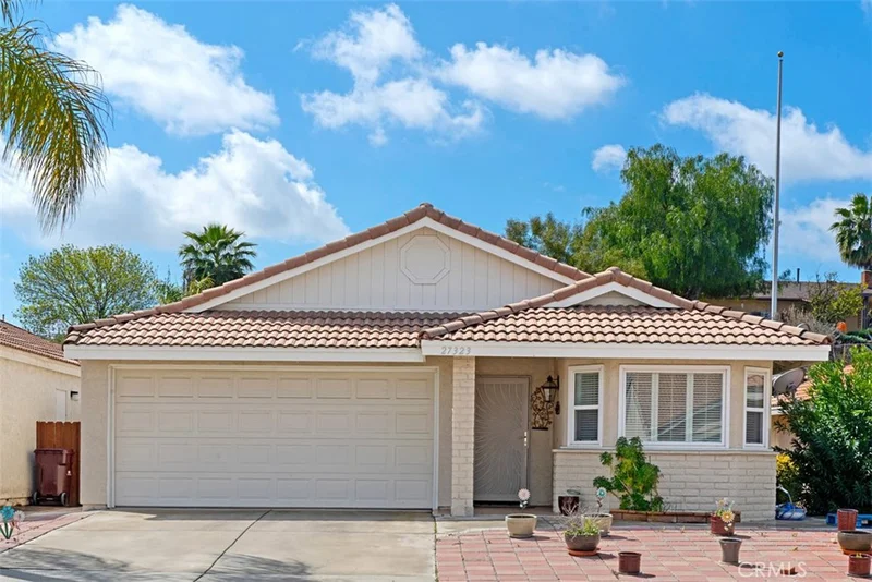 27323 El Puente, Sun City, CA 92586