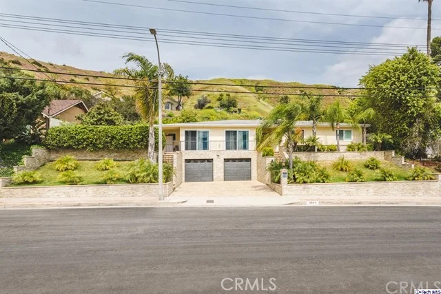 8560 Vine Valley, Sun Valley, CA 91352