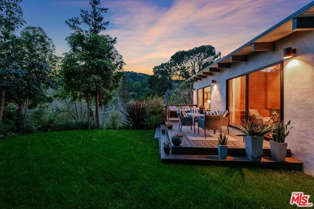 2558 Thames, Los Angeles, CA 90046
