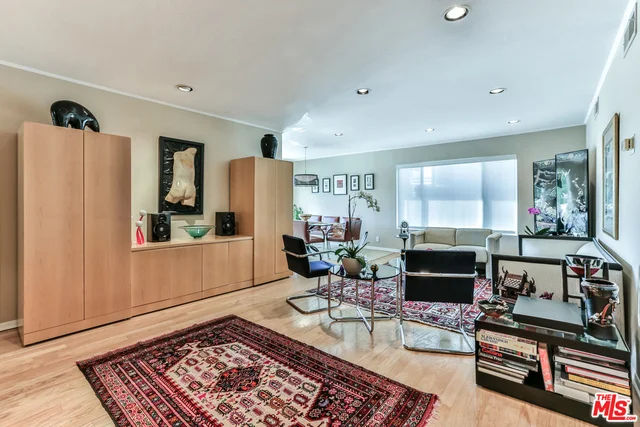1250 N Kings Road 411, West Hollywood, CA 90069
