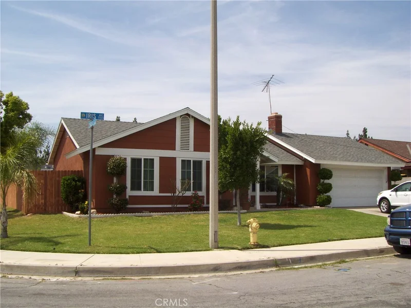 792 Iris, Rialto, CA 92376
