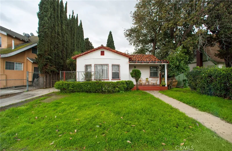 2304 Zoe, Huntington Park, CA 90255