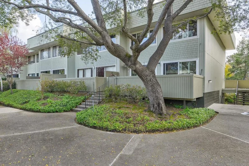 2307 Sharon, Menlo Park, CA 94025