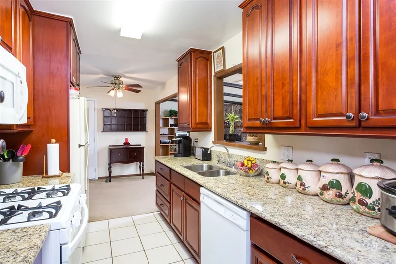512 Elkelton Blvd, Spring Valley, CA 91977