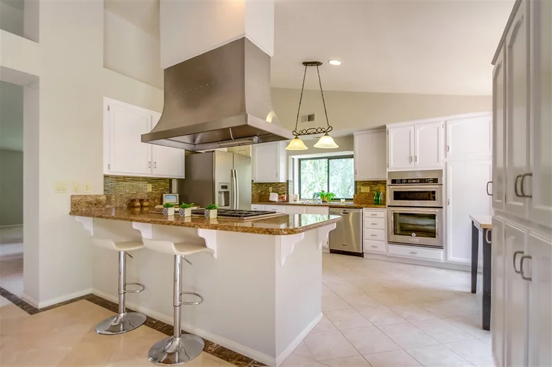 2579 Coronado Pl, Vista, CA 92081